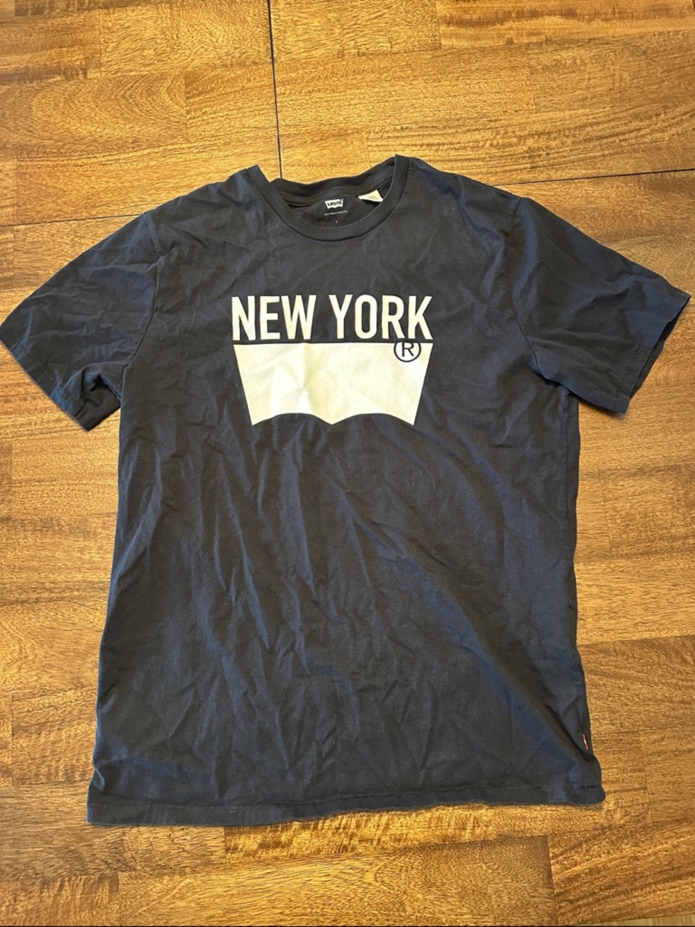 Levi's lot of 2 -Black T‑Shirt NEW YORK Logo and White T-shirt NEW YORK logo